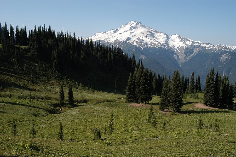 Mountain article. Норт-Бенд (Вашингтон). Национальный лес горы Бейкер-Сноквалми в штате Вашингтон США. Ледник пик, Вашингтон. Маунт Бейкер США.