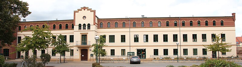 File:Neuruppin Fontaneplatz 3c Ehemaliges Fabrikgebäude der Druckerei Oehmigke & Riemschneider 02.JPG