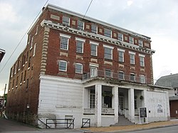 Baru Colonial Hotel di Meyersdale.jpg