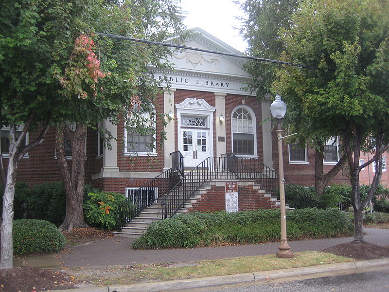 File:Newport News Public Library (Front Left).JPG