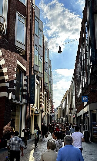 <span class="mw-page-title-main">Nieuwendijk, Amsterdam</span> Street in Amsterdam