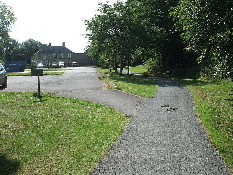 File:North Wylam railway station (site), Northumberland (geograph 3269757).jpg