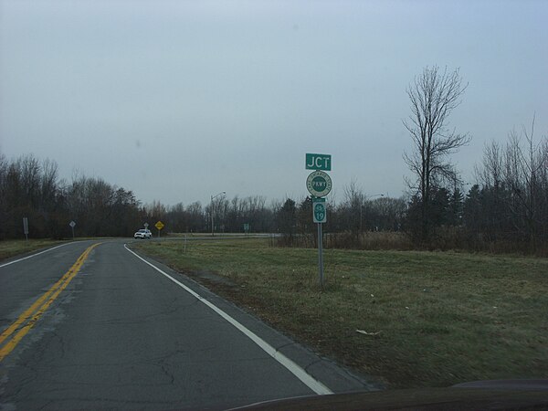 Approaching the north end of NY 19 at the Lake Ontario State Parkway in Hamlin
