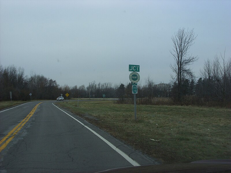 File:North end of NY 19 in Hamlin.jpg