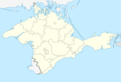 Lokasi  Republik Otonom Krimea  (kuning muda) di Semenanjung Krimea