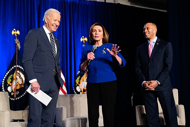 Jeffries with then-Speaker Nancy Pelosi and President Joe Biden in March 2022.