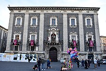 Facade from Piazza del Duomo PalazzodeiChierici.jpg