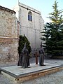 Estatua de nazarenos frente al Convento de San Pablo