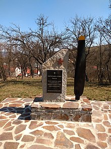 Pamätník na partizánske letisko v obci Petrovce v Slánskych vrchoch