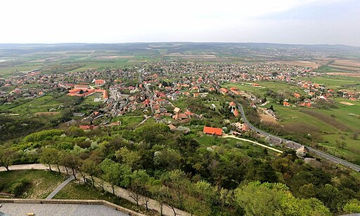 Blick vom Glockenturm der Abtei Pannonhalma südwestwärts auf die Stadt Pannonhalma / Martinsberg (UNESCO-Welterbe in Ungarn)