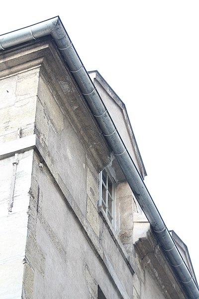 File:Paris-75005-51-rue-montagne-sainte-genevieve-detail-fenetre-et-gouttiere.jpg