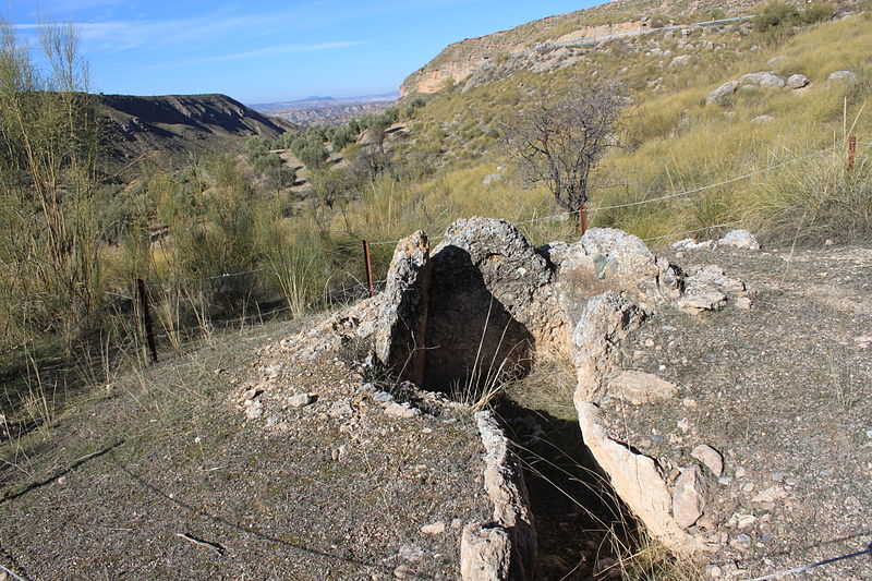 File:Parque megalítico de Gorafe Dolmen 138 (3).JPG