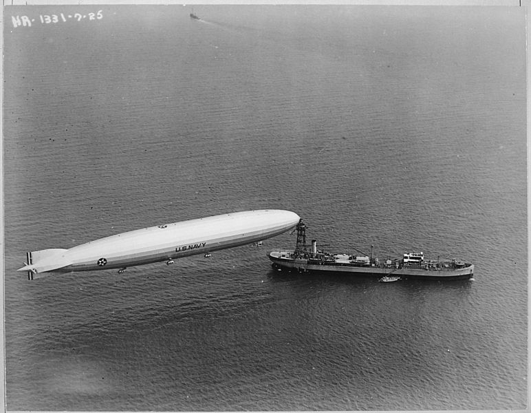 File:Patoka (AV6), formerly oiler AO9. Aircraft tender. Aerial, starboard side, airship Shenandoah (ZR1) moored at mast, 07-1 - NARA - 520808.jpg