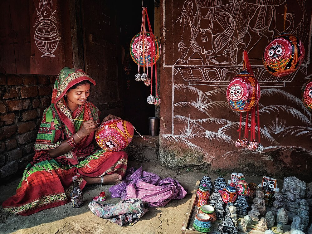 Women painting Patachitra artform in Odisha by Euphoric Captures