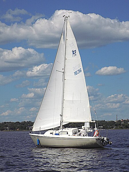 File:Pearson 26 sailboat Melina 3407.jpg