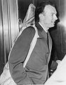 Pete Seeger arrives at Fed. Court with his guitar 3c30860v.jpg