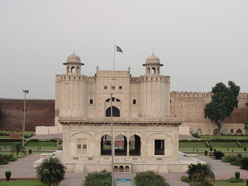 File:Picture of lotus gate - Alamgiri Gate.jpg