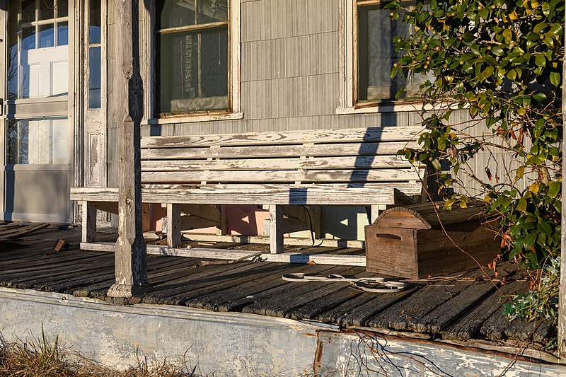 File:Porch seat at farmhouse at Kelvin A. Lewis farm in Creeds.jpg