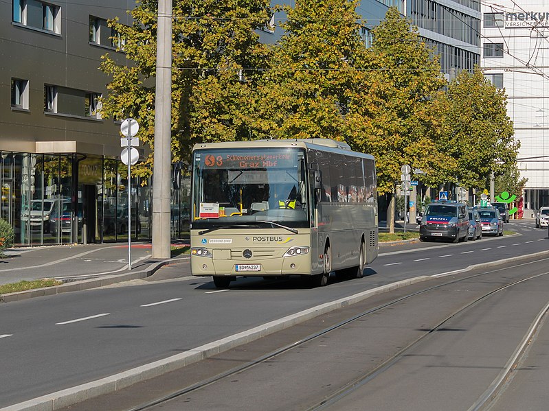 File:Postbus BD 14237 beim Ostbahnhof Graz.jpg