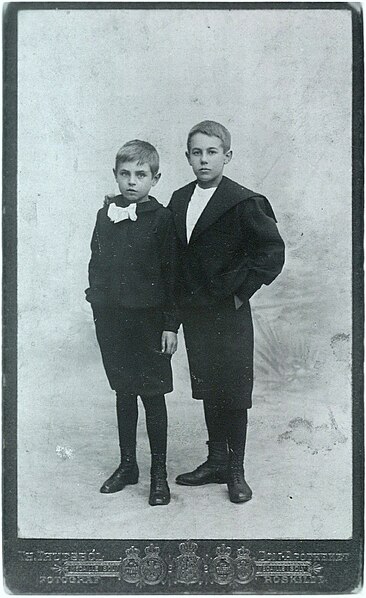 File:Poul and Tage Henningsen.jpg