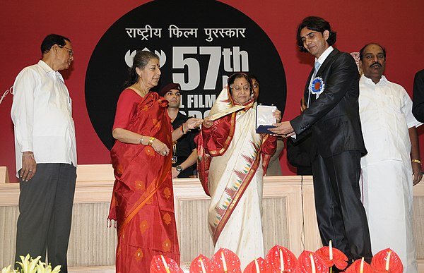 The President, Smt. Pratibha Devisingh Patil presenting the Indira Gandhi Award to Shri Sanjay Puran Singh Chauhan for the Best Debut Film of a Direct
