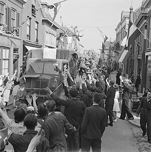 Prinses Irene Brigade trekt door Bodegraven, Bestanddeelnr 900-3129.jpg