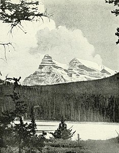 Der Mount Chephren (3295 m) und der White Pyramid (3219 m) von Norden, 1908