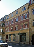 Apartment building in closed development with a right-angled side wing and courtyard passage (original design)