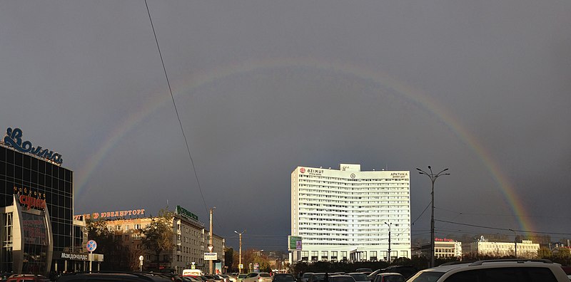 File:Rainbow over hotel Azimut (22084451826).jpg