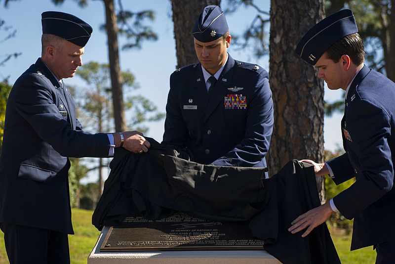 File:Ratchet 33 aircrew remembered during memorial ceremony 170216-F-UQ958-0079.jpg
