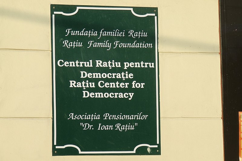 File:Ratiu Centre for Democracy in Turda - 2.JPG