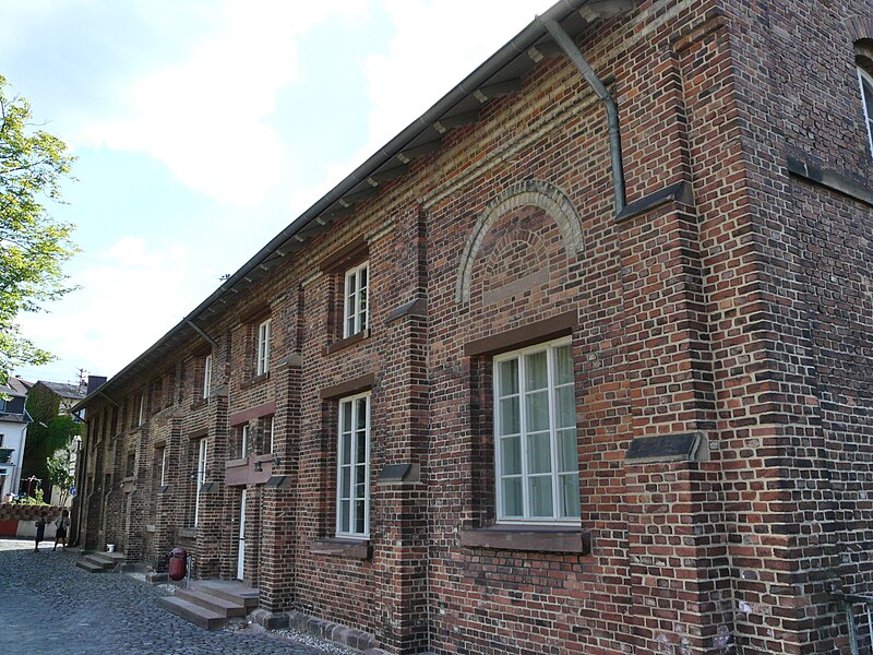 File:Rechtsschutzsaal in Bildstock 09 fcm.jpg