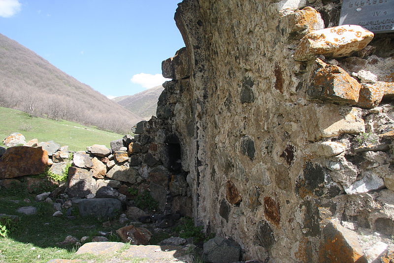 File:Red or Mkher Monastery 56.jpg