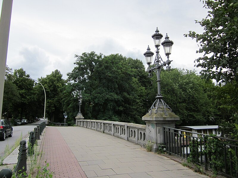 File:Richardstraßenbrücke über den Eilbekkanal 1.jpg