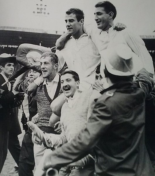 File:Robert Toyos et Jean-Baptiste Doumencq après la finale de 1964.jpg