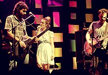Amarante performing with wife Karine Carvalho in 2009. Rodrigo Amarante e Karine Carvalho.jpg