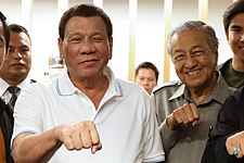 Mahathir sammen Filippinernes præsidenter Rodrigo Duterte (15. juli 2018)
