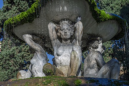 Fontana delle Cariatidi.