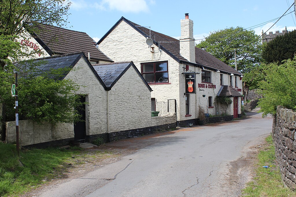 Rose ^ Crown, Eglwysilan - geograph.org.uk - 5775997