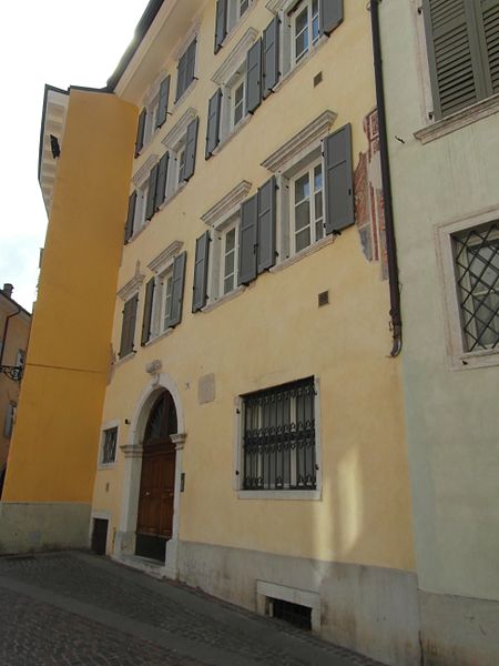 File:Rovereto casa natale Damiano Chiesa.jpg