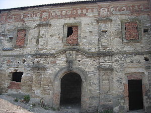 Ruins of Chechelnyk synagogue.jpg