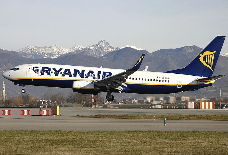 File:Ryanair Boeing 737-800 Bidini-1.jpg
