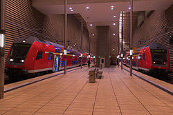 Колишні поїзди S-Bahn Mitteldeutschland і Regionalbahn у Лейпцизькому міському тунелі (станція Leipzig Markt)