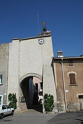 Saint-Bauzille-Sylve porte village.JPG