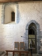 Врата и прозорец на стария църковен хор Sakshaug.jpg