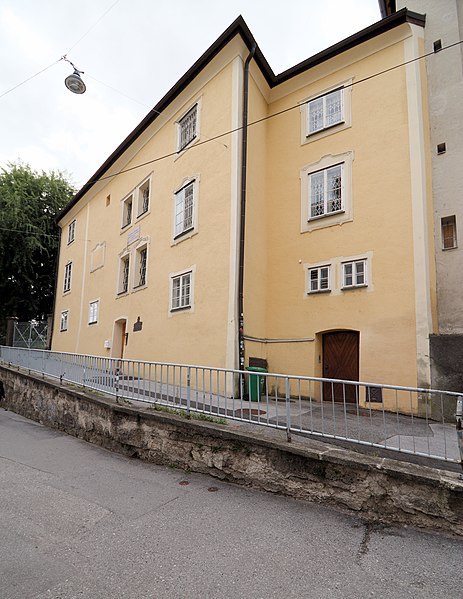 File:Salzburg - Altstadt - Schanzlgasse 14 (Landeskindergarten) - 2019 08 05-1.jpg