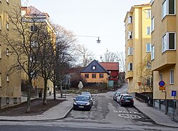 Sandbacksgatan mot öster (t.v.) och mot väster, 2017.