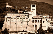 Primo piano della basilica di San Francesco di Assisi