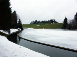 Teufenbachweiher von Osten gegen den Damm