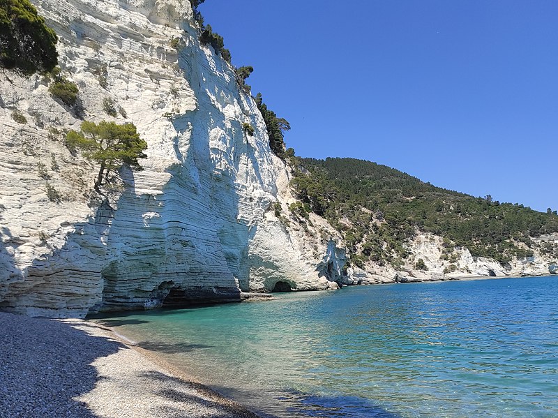 File:Spiaggia di Vignanotica.jpg